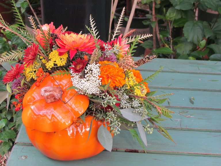 Do it Yourself Fall Flower Arrangements in a Pumpkin Shell